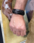 Bracciale con treccia in vero cuoio nero