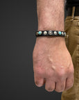 Bracciale con borchie in vero cuoio nero