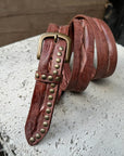 Cintura 035mm con microborchie lavata e stropicciata con procedimento di ceratura marrone
