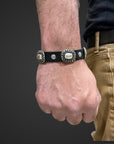 Bracciale con borchie in vero cuoio nero