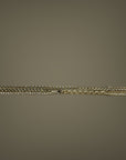 cintura costruita con una combinazione di ottone, un metallo resistente e duraturo, e strass antiallergici che la rendono sicura per la pelle sensibile.