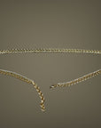 cintura costruita con una combinazione di ottone, un metallo resistente e duraturo, e strass antiallergici che la rendono sicura per la pelle sensibile.