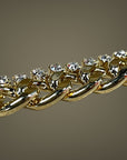 cintura costruita con una combinazione di ottone, un metallo resistente e duraturo, e strass antiallergici che la rendono sicura per la pelle sensibile.