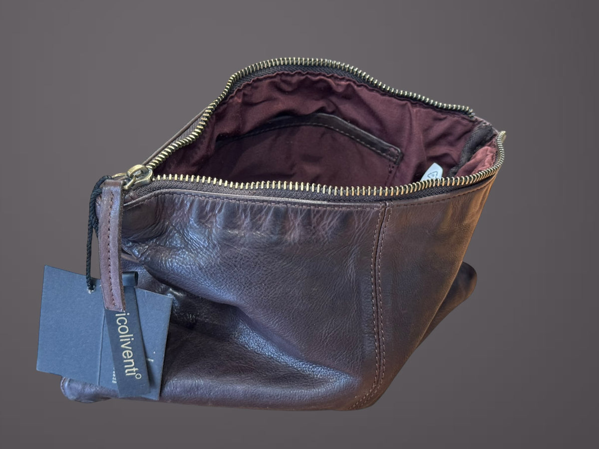 Pochette in pelle lavata  design sportivo nero pk4