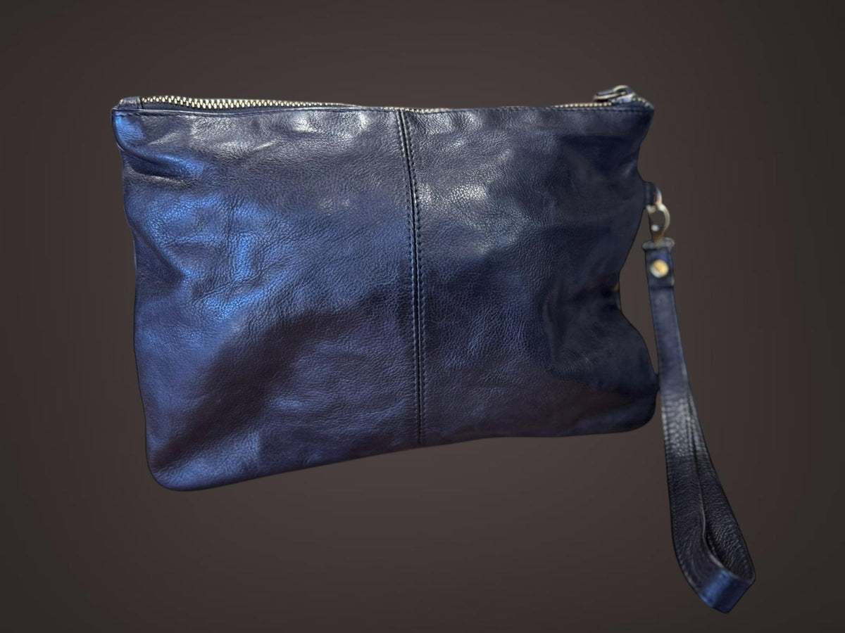 Pochette in pelle lavata  design sportivo nero pk4