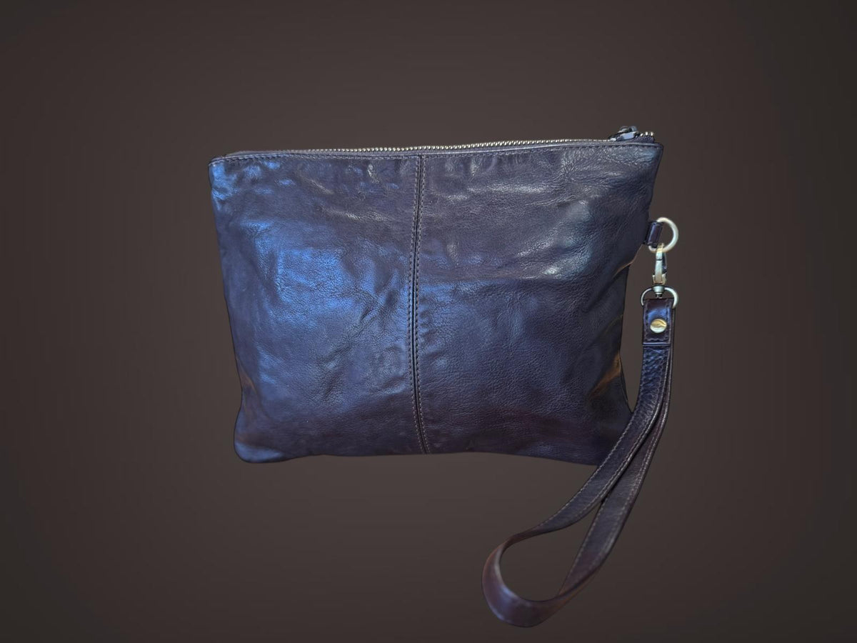 Pochette in pelle lavata  design sportivo nero pk4