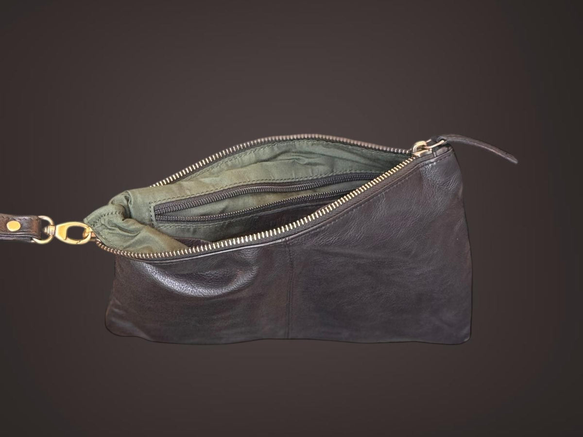 Pochette in pelle lavata  design sportivo nero pk4